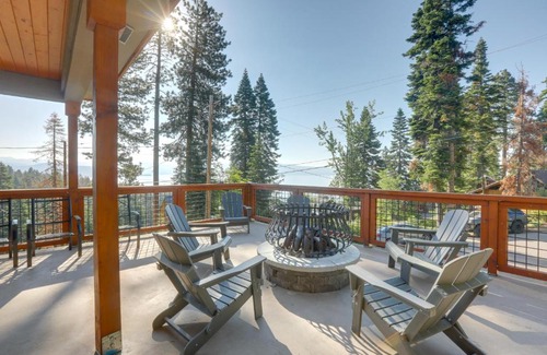 Carnelian Bay House | Hot Tub Haven with Lake Tahoe Views! 11 Mi to Skiing