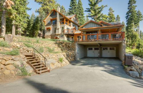 Carnelian Bay House | Hot Tub Haven with Lake Tahoe Views! 11 Mi to Skiing