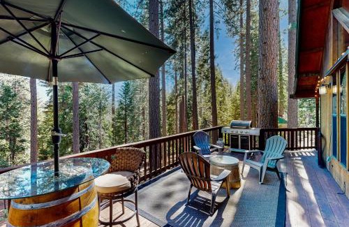 Arnold House | Hot Tub Hideaway