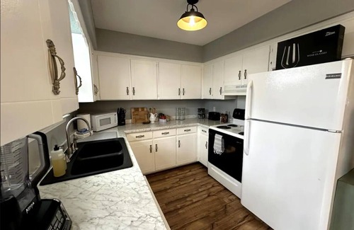 Donelson House | Hot Tub Hideaway