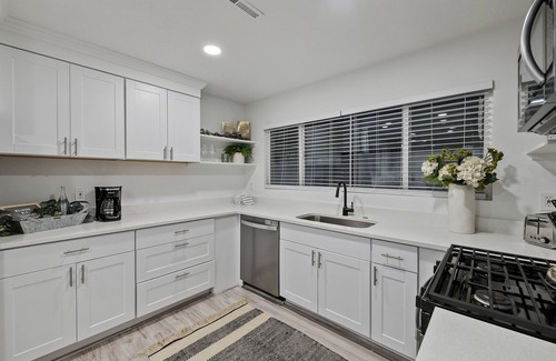 South Jordan House | Hot Tub Hideaway