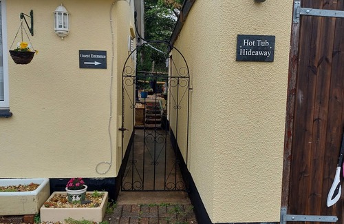 Hemyock House | Hot Tub Hideaway with friends or family. Pet friendly, luxury country retreat.
