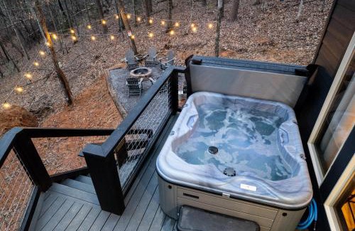 Gatlinburg - Pigeon Forge House | Hot Tub & Hiking Fun! Dollywood & Harvest Deals!