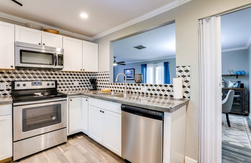 Lithonia House | Hot Tub & Hiking Trails: Luxe Georgia Farm Retreat