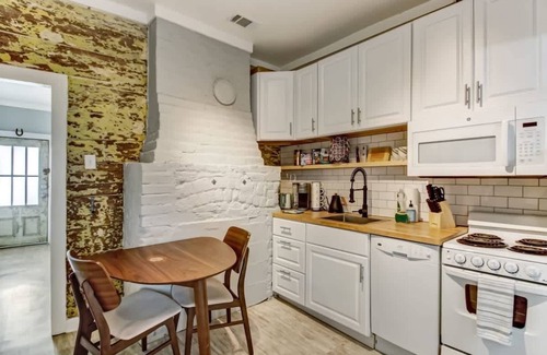 Beach Institute House | Hot Tub + Historic District + Next to Forsyth Park