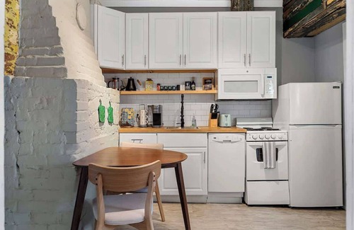 Beach Institute House | Hot Tub + Historic District + Next to Forsyth Park