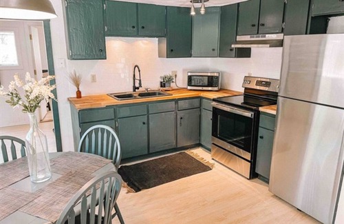 Ruidoso Cabin | Hot Tub I Near Shops | Spacious Deck