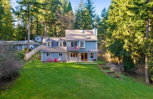 Clinton Apartment | Hot Tub I Peleton I King Bed I Whidbey Island