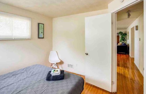 Rochester House | {Hot Tub in Ranch} Mins to Airport/UofR/Strng/Dwtn