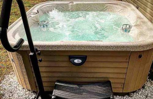 Rochester House | {Hot Tub in Ranch} Mins to Airport/UofR/Strng/Dwtn