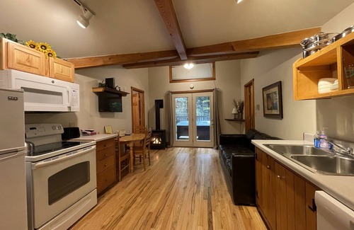 Victor Cabin | Hot Tub in the treetops with Timber Framed 2 bedroom cabin hidding in the woods