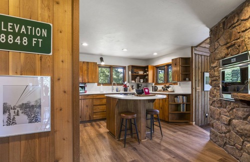Los Ranchitos Estates House | Hot Tub, Incredible Deck/Views, Pet Friendly, Family Retreat!
