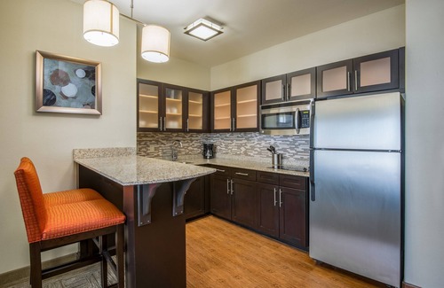 Amarillo Condo | Hot Tub, Indoor Pool, Gym Access & Free Breakfast Buffet.