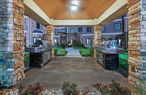Amarillo Condo | Hot Tub, Indoor Pool, Gym Access & Free Breakfast Buffet.