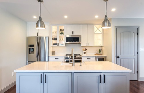 Eastham Condo | Hot Tub - King Bed - Fireplace and Firepit - walk to Pond