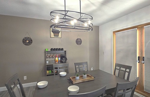 Leland House | Hot-tub/King Bed/Snowmobile Trail @ The Hemlock