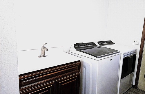 Leland House | Hot-tub/King Bed/Snowmobile Trail @ The Hemlock