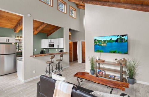 Kachina Village Cabin | Hot Tub | King | Heated Bathroom Floor