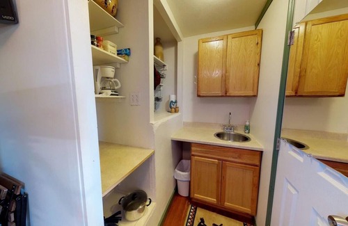 Blanding Cottage | Hot Tub, Kokopelli Kabyn, Cute and Cozy!