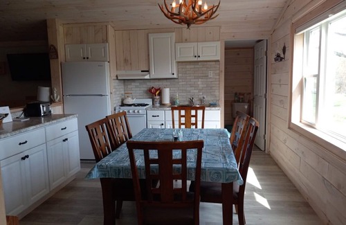 Dundee Cottage | Hot Tub, Lake View Cottage, Dog Friendly, Lake Access