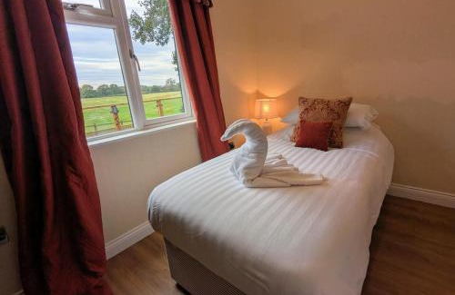 Congleton Apartment | Hot Tub, Lake View, Peaceful Woodland Retreat