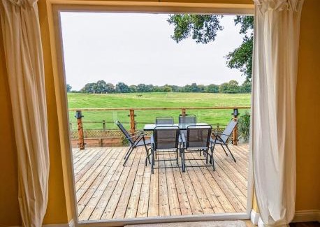 Congleton Apartment | Hot Tub, Lake View, Peaceful Woodland Retreat