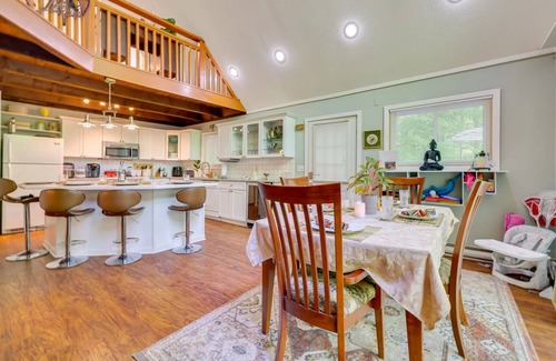 Lake Ariel Ski Chalet | HOT TUB, Lakes, Ski Hill, Golf, Game Room & Endless Foliage, Dog friendly