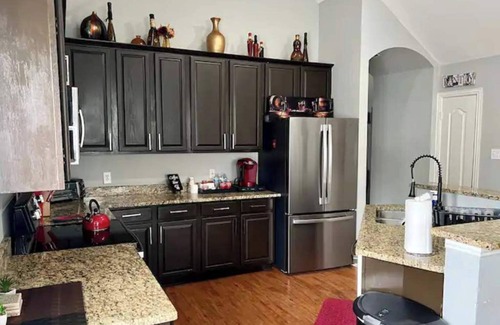 Far North Dallas House | Hot Tub 🏝~ Large Groups 🍿~ Centralized Location 📍