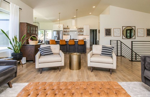 Rapid City House | HOT TUB~ Large, Modern Home with a View