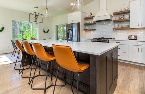 Rapid City House | HOT TUB~ Large, Modern Home with a View