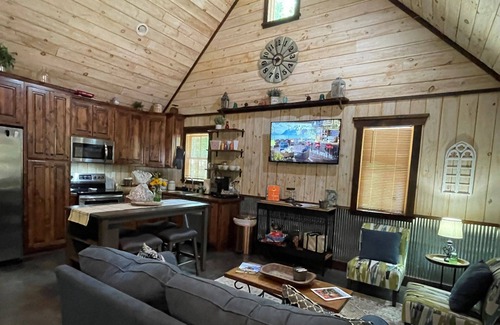 Rising Fawn Cabin | Hot Tub-Large Screened Porch,Fire Pit &Grill Area