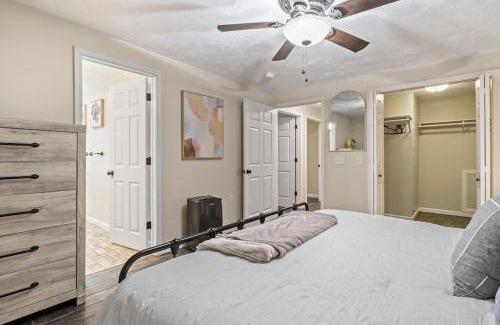 Lansing Apartment | Hot Tub! LRG Home! Sleeps 22!Near Ithaca! Dogs OK