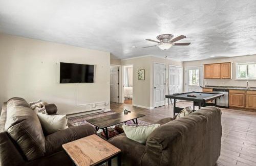 Lansing Apartment | Hot Tub! LRG Home! Sleeps 22!Near Ithaca! Dogs OK