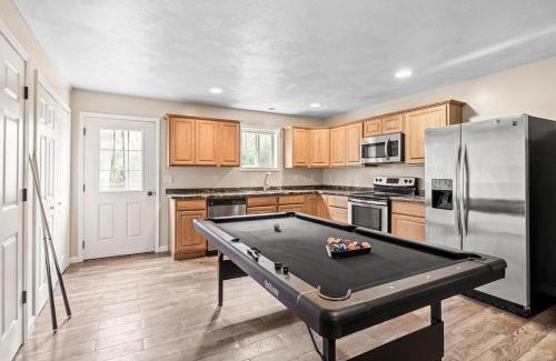 Lansing Apartment | Hot Tub! LRG Home! Sleeps 22!Near Ithaca! Dogs OK