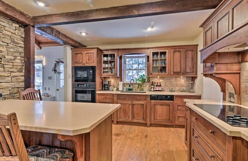Champion Cabin | Hot Tub - Lux Laurel Highlands- The Mountain House