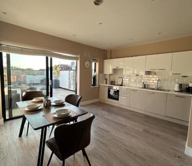 Dublin Villa | Hot Tub Luxe Villa In The Heart Of Dublin
