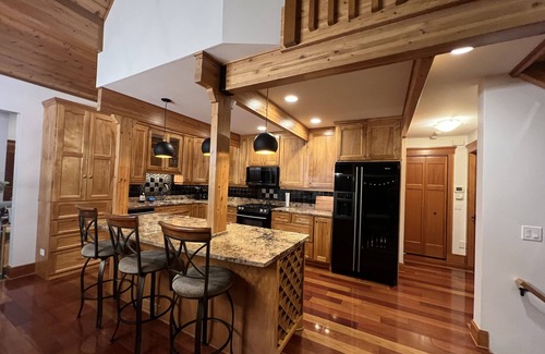 Brainerd House | HOT TUB Luxury Cabin on Mississippi River, Dock, Pool Table, Fishing, Fire Pits