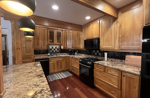 Brainerd House | HOT TUB Luxury Cabin on Mississippi River, Dock, Pool Table, Fishing, Fire Pits