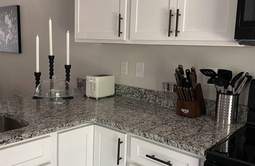 Lyman House | ⭐️Hot Tub⭐️ Luxury Getaway Near GSP Airport Downtown Greer Greenville Spartanburg