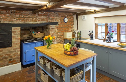 Walsham-le-Willows Cottage | Hot tub, masseuse, private chef, pizza oven, fire place and dog friendly