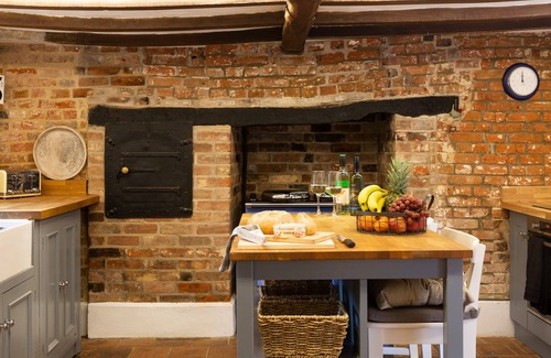 Walsham-le-Willows Cottage | Hot tub, masseuse, private chef, pizza oven, fire place and dog friendly