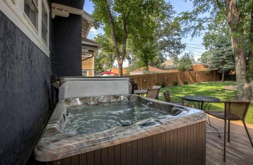 Downtown Omaha House | Hot Tub Midtown Omaha Fire Pit Close To Zoo