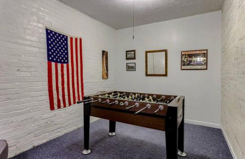 Downtown Omaha House | Hot Tub Midtown Omaha Fire Pit Close To Zoo
