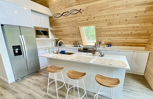 Malakoff Cabin | Hot tub! Modern A-Frame Cabin, Cedar Creek Lake