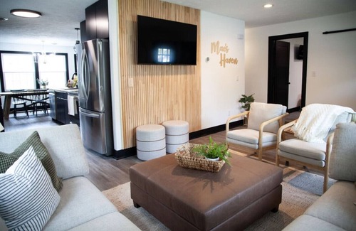George Haywood's Lakefront Apartment | Hot tub, Modern Cottage, Wineries, Geneva, SPIRE, Perry