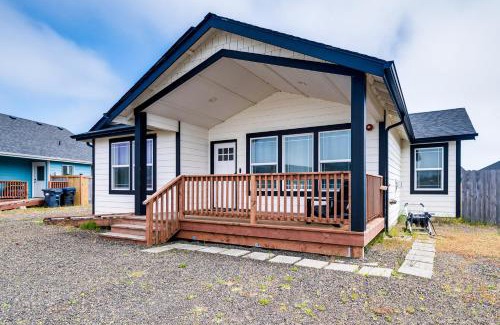 Ocean Shores House | Hot Tub Modern Ocean Shores Home, 2 Mi to Beach!