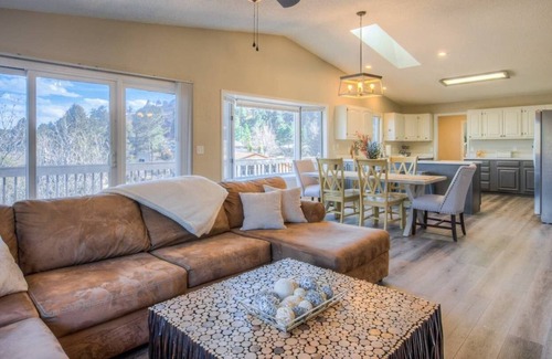Northwest Colorado Springs House | Hot Tub Mountain Views Vacation Pet Friendly