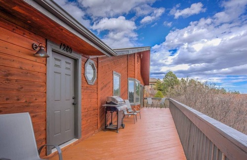 Northwest Colorado Springs House | Hot Tub Mountain Views Vacation Pet Friendly