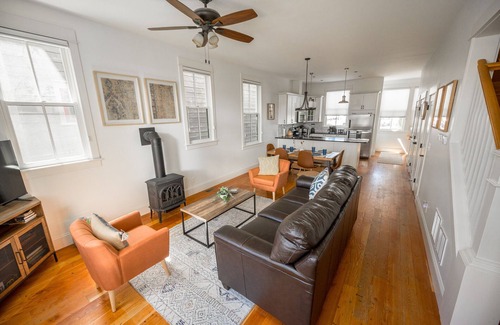 Buena Vista House | Hot Tub;Mountain Views;steps from Arkansas River South Main