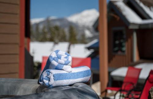 Bear Crossing Apartment | Hot Tub Mountain Views Steps to Trails